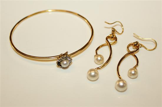 Diamond & pearl 18ct bangle & pair of earrings